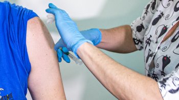 Ще більще щеплень: центри вакцинації на Львівщині тепер працюють щодня