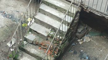 Страшенний сморід та щурі: у Львові жителі скаржаться на захаращене подвір’я