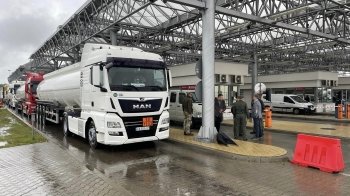 Польські перевізники припинили протести на кордоні з Україною