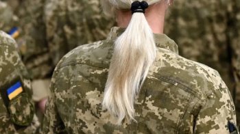 Жінка -військова