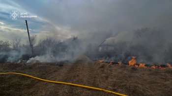 Знищені будівлі та чоловік з опіками: за добу на Львівщині було 189 пожеж сухостою