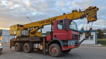 Автомобільний кран. Фото: Львівська митниця