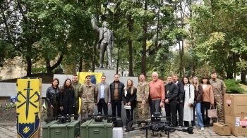 На аукціоні в Шептицьокму “Пташки Перемоги” зібрали 4 млн грн для “Азову”