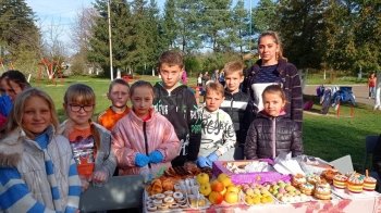 Школярі з Яворівщини на благодійному ярмарку зібрали 17 тисяч гривень для ЗСУ