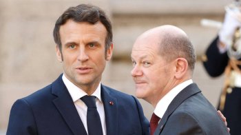 Президент Франції Емманюель Макрон та Федеральний канцлер Німеччини Олаф Шольц