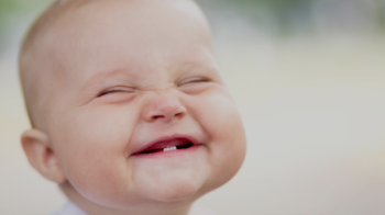 Прорізування зубів у немовлят