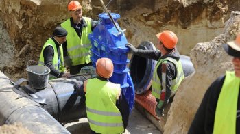 Частина Львова через аварію на водогоні залишилась без води: на 6 локаціях працюватимуть водовозки