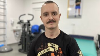 Уламок міни застряг у мозку: у Львові реабілітують захисника, якому не давали шансів на життя