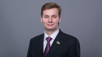 Ще один народний депутат склав свої повноваження