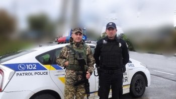 Дощ паліям не перешкода: на Львівщині патрульні виявили чоловіка, який спалював відходи