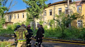 На Львівщині горіла колишня військова частина (фото)