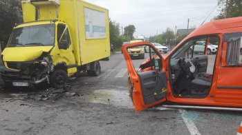 У Червоноградському районі внаслідок ДТП водійка «Форда» потрапила в реанімацію