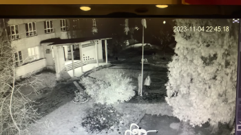 Троє місцевих мешканців зірвали та хотіли підпалити прапор України біля школи у Бориславі