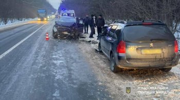 На Яворівщині через зіткнення Mitsubishi та Peugeot постраждали двоє водіїв
