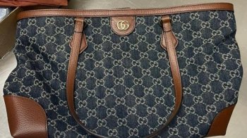 Львівські митники затримали жителя Чернівців, який незаконно перевозив брендові речі