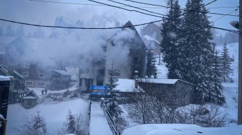 На курорті Драгобрат виникла пожежа в готелі — людей евакуювали