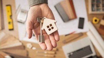 У Львові знесуть незаконну забудову, а в області облаштують житло для переселенців: головні новини Львівщини за добу