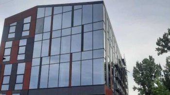 У Львові суд змусив знести третій поверх у торгово-офісному центрі