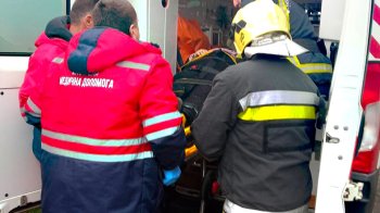 На Львівщині врятували жінку, яка впала у підвал