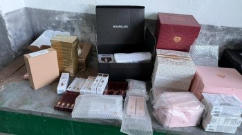 У Шегинях митники конфіскували одяг Nike та брендову косметику на 900 тис. грн