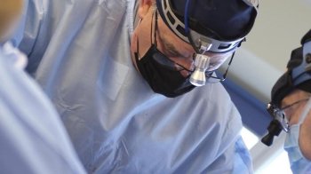 У Львові чоловікові з третьою стадією раку рота видалили пухлину