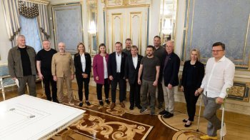 Нададуть 4 РСЗВ HIMARS, боєприпаси і безпілотники: США продовжать допомагати Україні