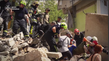 З-під завалів у Києві дістали тіла жінки та дітей