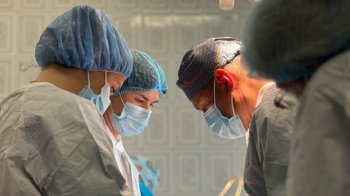 Львівські лікарі видалили жінці кісту яєчника вагою майже 19 кг