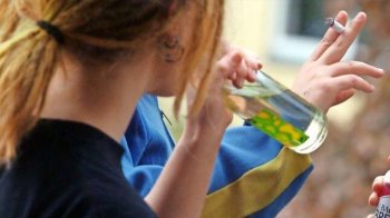 Львів’янина оштрафували через отруєння малолітньої доньки горілкою