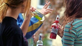 У Бориславі дитина випила горілку біля озера та потрапила до лікарні