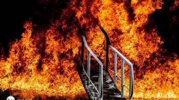 У Василькові горить нафтобаза, а у Броварах повітряна тривога