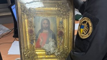 У Грушеві митники виявили у 53-річної жінки старовинну ікону