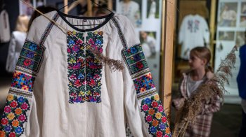 У Пороховій Вежі відкрили безкоштовні виставки автентичних вишиванок