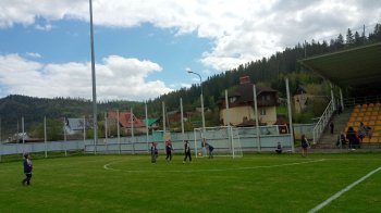 Діти грають у футбол