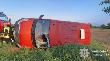 На Львівщині мікроавтобус перекинувся: загинула 57-річна водійка