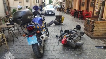 18-річний водій мопеда наїхав на патрульного, втікаючи від поліції