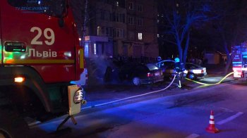 У Львові на Сихові ввечері горіла «BMW 5» (фото)