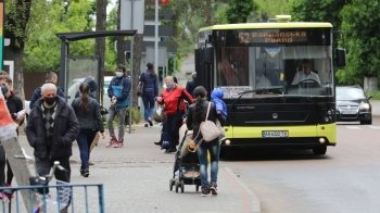 У Львові 1 та 6 листопада збільшать кількість транспорту до кладовищ: перелік маршрутів