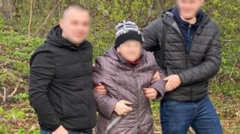 Шукали всю ніч: поліцейські розшукали 75-річну львів’янку, яка заблукала у лісі