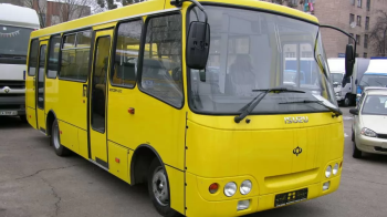 У центрі Львова водій маршрутки збив 12-річну дівчинку на переході