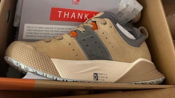 Мешканець Львівщини намагався перевезти через кордон незадеклароване взуття як гуманітарку