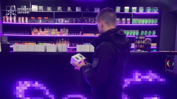 У Львові викрили мережу контрафактних “електронок” та рідин до вейпів на 16 млн грн