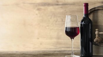 Помірне вживання червоного вина може покращити статеве життя — дослідження