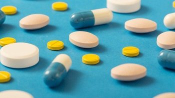 В Україні діятимуть штрафи за продаж медикаментів дітям