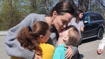 “Ці діти надзвичайно сильні духом” – відомі подробиці візиту Анджеліни Джолі до Борислава