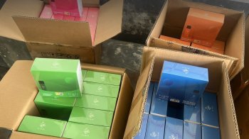 На Львівщині чоловік намагався перевезти через кордон контрабандні електронні сигарети на понад 6 млн грн