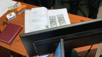 Затримання посадовця «Центру пробації» у Львові. Фото прокуратура