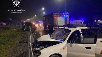 Поблизу Львова зіткнулися два легковики: одна людина загинула, а ще кілька отримали травми