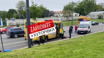 У Львові маршрутка збила 22-річного скутериста: він помер у дорозі до лікарні