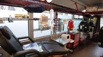 Аналогів немає у світі: Львівщина передала військовим унікальний мобільний шпиталь